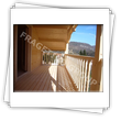 Maison avec murs emboites isoles - vue exterieure balcon