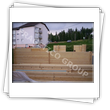Maison avec murs obtenus par emboitement  en lamelle-colle composite - vue lors du montage