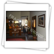 Maison avec murs en panneaux pre-montes type ossature-plateforme ou timber frame avec placage a l'interieur avec bois et plaque de platre - vue interieure