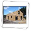 Casa cu peretii din panouri premontate tip osatura-platforma sau timber frame - vedere din timpul montajului