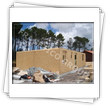 Casa cu peretii din panouri premontate tip osatura-platforma sau timber frame - vedere din timpul montajului