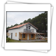 Casa con pareti di pannelli premontati tipo ossatura - piattaforma o timber frame - vista esterna