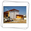Casa con pareti di pannelli premontati tipo ossatura- piattaforma o timber frame con placcatura esterna con polistirolo e all'interno con legno e gesso - vista esterna